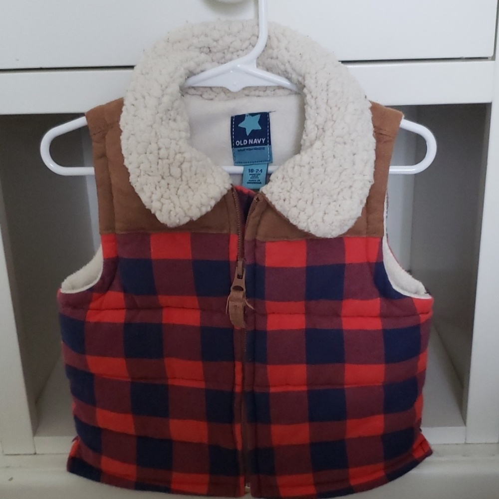 ♡Old navy puffy vest♡